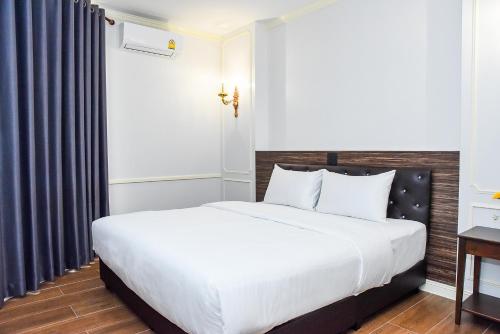 Ein Bett oder Betten in einem Zimmer der Unterkunft The MACEO Hotel