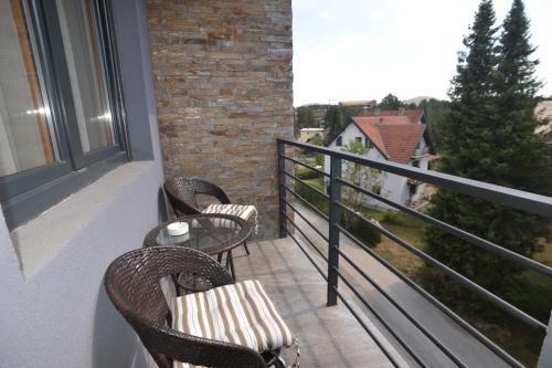 Binis tesisinde bir balkon veya teras