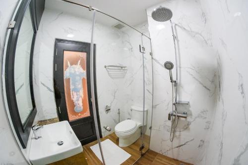 Ein Badezimmer in der Unterkunft The MACEO Hotel