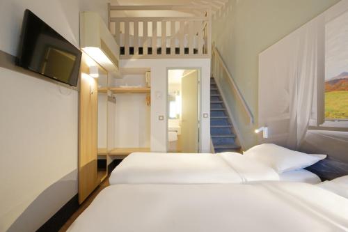 Ένα ή περισσότερα κρεβάτια σε δωμάτιο στο B&B HOTEL Lens Noyelles-Godault
