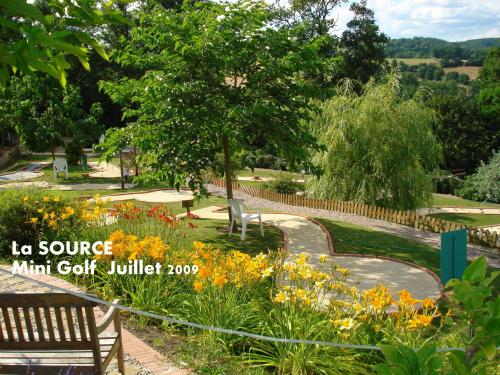 Κήπος έξω από το Chambre d'hotes La Source Aveyron