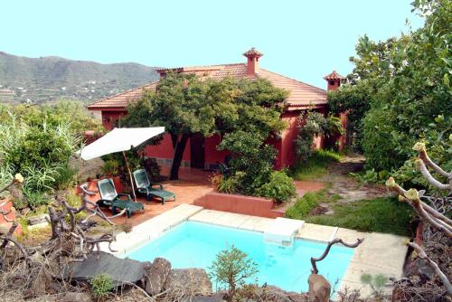 a house with a swimming pool in the yard at FINCA EL PEDREGAL in Valsequillo