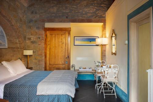 Un pat sau paturi într-o cameră la Porta Castellana B&B - Apartment
