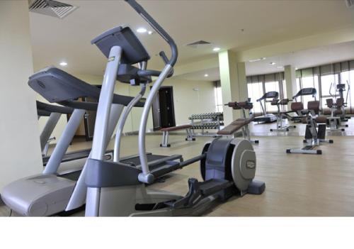 
The fitness center and/or fitness facilities at Al Raya Suites Hotel

