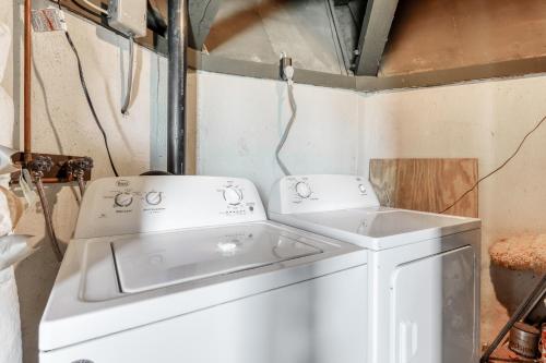 a white washer and dryer in a room at Slopesider 01 in Sugar Mountain