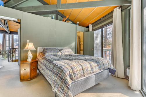 a bedroom with a bed in a room with windows at Slopesider 01 in Sugar Mountain