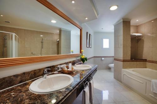 Een badkamer bij Jolie Ville Royal Peninsula Hotel & Resort