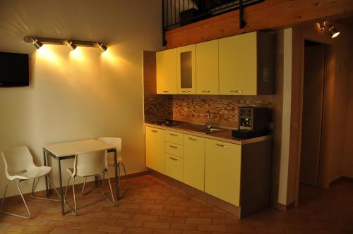 Η κουζίνα ή μικρή κουζίνα στο Caterina Residence