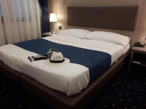 Ένα ή περισσότερα κρεβάτια σε δωμάτιο στο Hotel Roberta