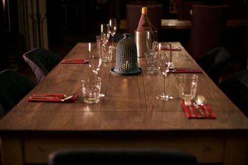 a wooden table with wine glasses and red napkins at Penzion BERG in Bratislava