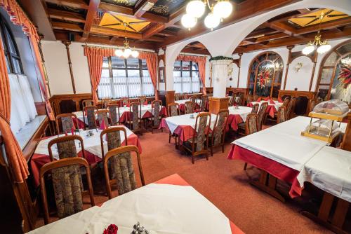 a restaurant with tables and chairs in a room at Guesthouse Leski Dvor in Lesce