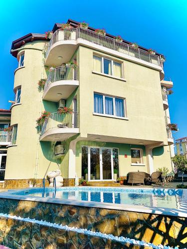 a building with a swimming pool in front of a building at Hotel Amfora in St. St. Constantine and Helena