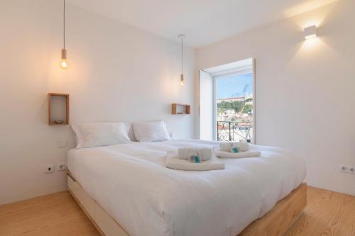 Lisbon Home With Castle View by LovelyStay