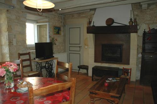 Ein Sitzbereich in der Unterkunft Le Moulin du Bouscot