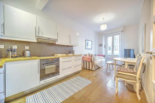 Cannes Carré d'Or Cozy 1 BR balcony, Croisette Palais 2 mn by Olam Properties