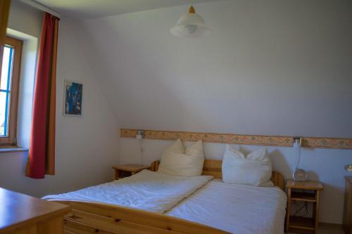 Łóżko lub łóżka w pokoju w obiekcie Ferienwohnung-Elke