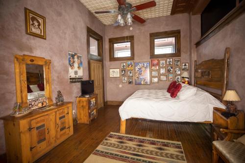 a bedroom with a bed and a ceiling fan at Bisbee Grand Hotel in Bisbee