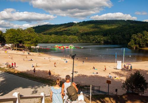 a group of people on a beach near a body of water at Vue sur la Vezere in Treignac