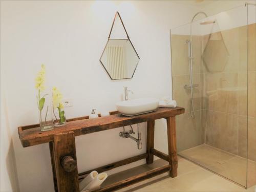 Ένα μπάνιο στο Ikuvium Home