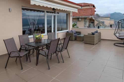 a patio with a table and chairs on a balcony at Vai Guesthouse Neraida in Neráïdha