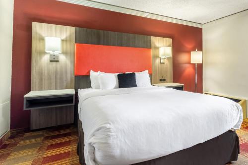 a large white bed in a hotel room at Countryside Suites Kansas City Independence I-70 East Sports Complex Hotel in Independence