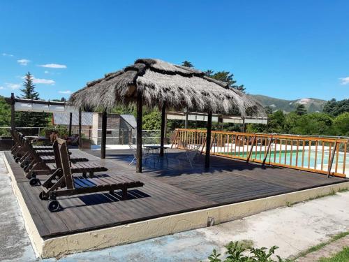 Bazén v ubytování La Castellana Hotel de Sierras nebo v jeho okolí