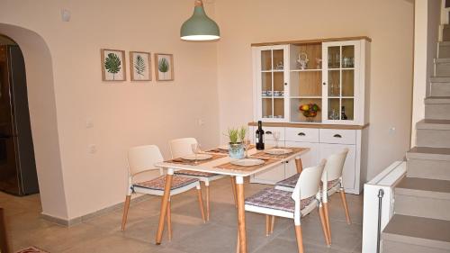 Gallery image of Platanus House in Mesklá