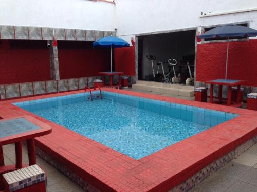 a large swimming pool with a red and blue at Hotel Spada in Belém