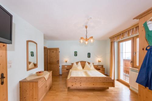 En eller flere senger på et rom på Hocheggerhof - Urlaub am Bauernhof