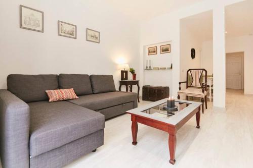 Zdjęcie z galerii obiektu Original y coqueto apartamento junto a Plaza Mayor w Madrycie