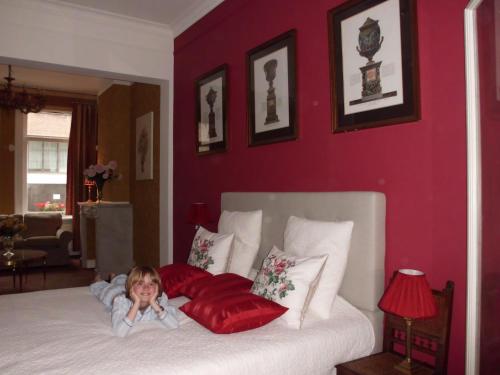 Una cama o camas en una habitación de Apartments Suites in Antwerp