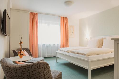 Ένα ή περισσότερα κρεβάτια σε δωμάτιο στο Hotel Angermeier GARNI