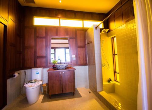 a bathroom with a toilet and a sink at Baan Thai Lanta Resort in Ko Lanta