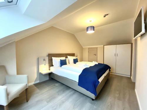 Кровать или кровати в номере AKZENT Apartmenthotel Binz