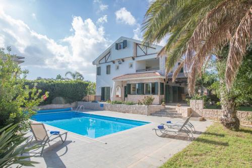 Piscina a Villa Joy o a prop