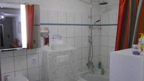 Kylpyhuone majoituspaikassa FeWo-Filter-Mölln