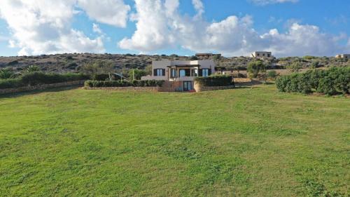 a house in a field with a large yard at Villa Pirreca in Favignana