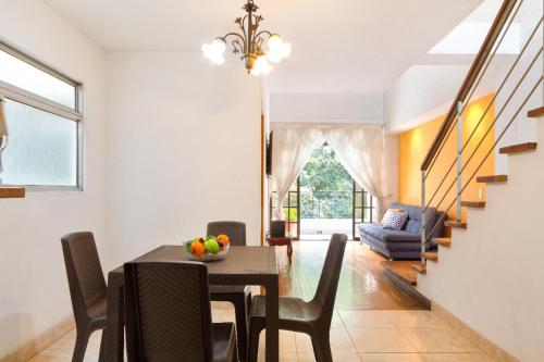 Posezení v ubytování Casa Entera-Cerca a Mall La Central y Estación de Tranvía