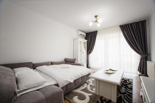 Ein Bett oder Betten in einem Zimmer der Unterkunft Bright & Elegant Central Apartment