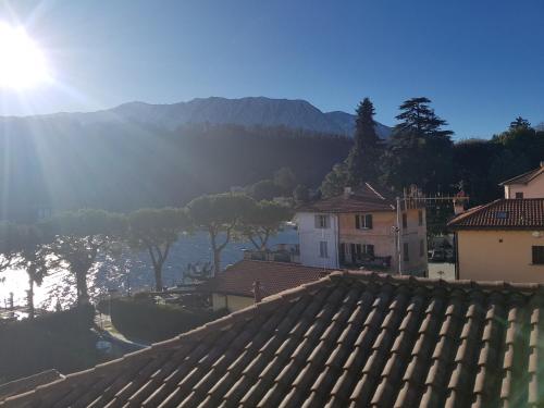 a view from a roof of a town with a mountain at Domus Alba Lenno in Lenno