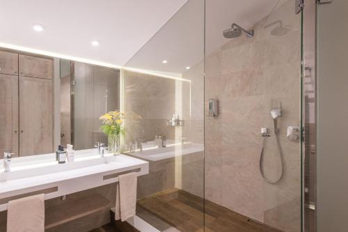 a bathroom with two sinks and a shower at Monnàber Vell in Campanet