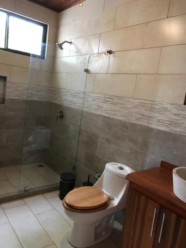 Villas Lambeau 3 Ocean View - 2BR 3 BAにあるバスルーム