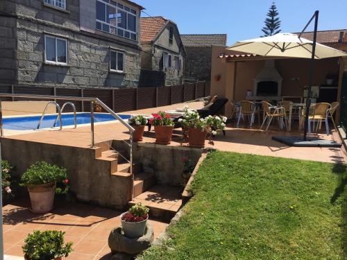 Bazén v ubytování Apartamento vacacional Poio-Rias Baixas nebo v jeho okolí