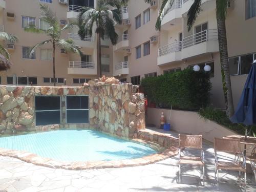 una piscina frente a un edificio en Thermas Paradise - Rio Quente - Caldas Novas, en Rio Quente