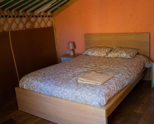 Un pat sau paturi într-o cameră la Playas del Vicario