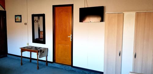 Pensiunea Micutul Vrajitorにあるテレビまたはエンターテインメントセンター