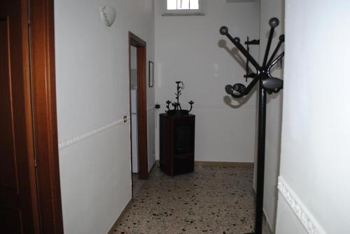 a hallway with a room with white walls and a floor at Villa Carmela Capotosto in Mondragone