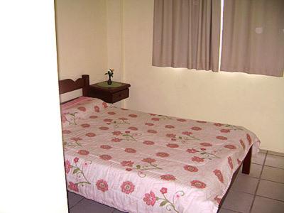 Un pat sau paturi într-o cameră la Pousada Serafin Azul