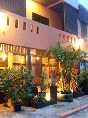 a building with plants in front of it at โรงแรมฟร้อนบีช frontbeach in Ban Pak Nam Pran