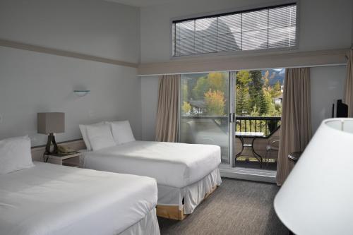Gallery image of The Drake Inn in Canmore